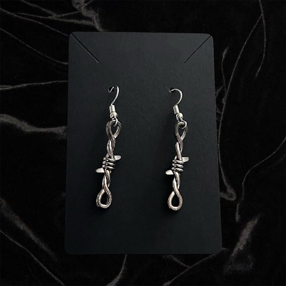 Handmade Jewelry - Alternative Silver Barbed Wire Earrings